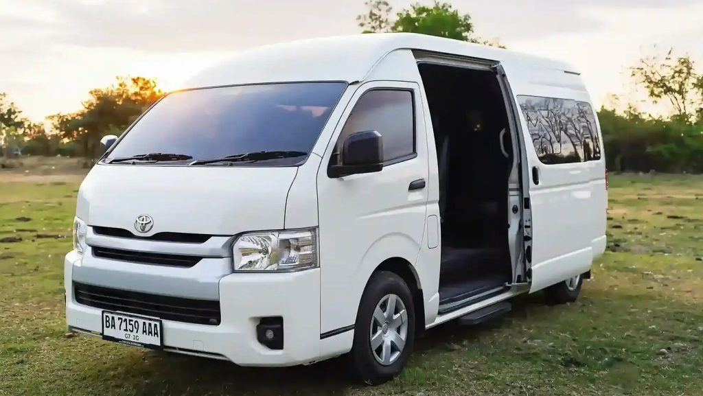 Komodo Airport Transfer Costs for Large Groups in 2027: A Planning Guide