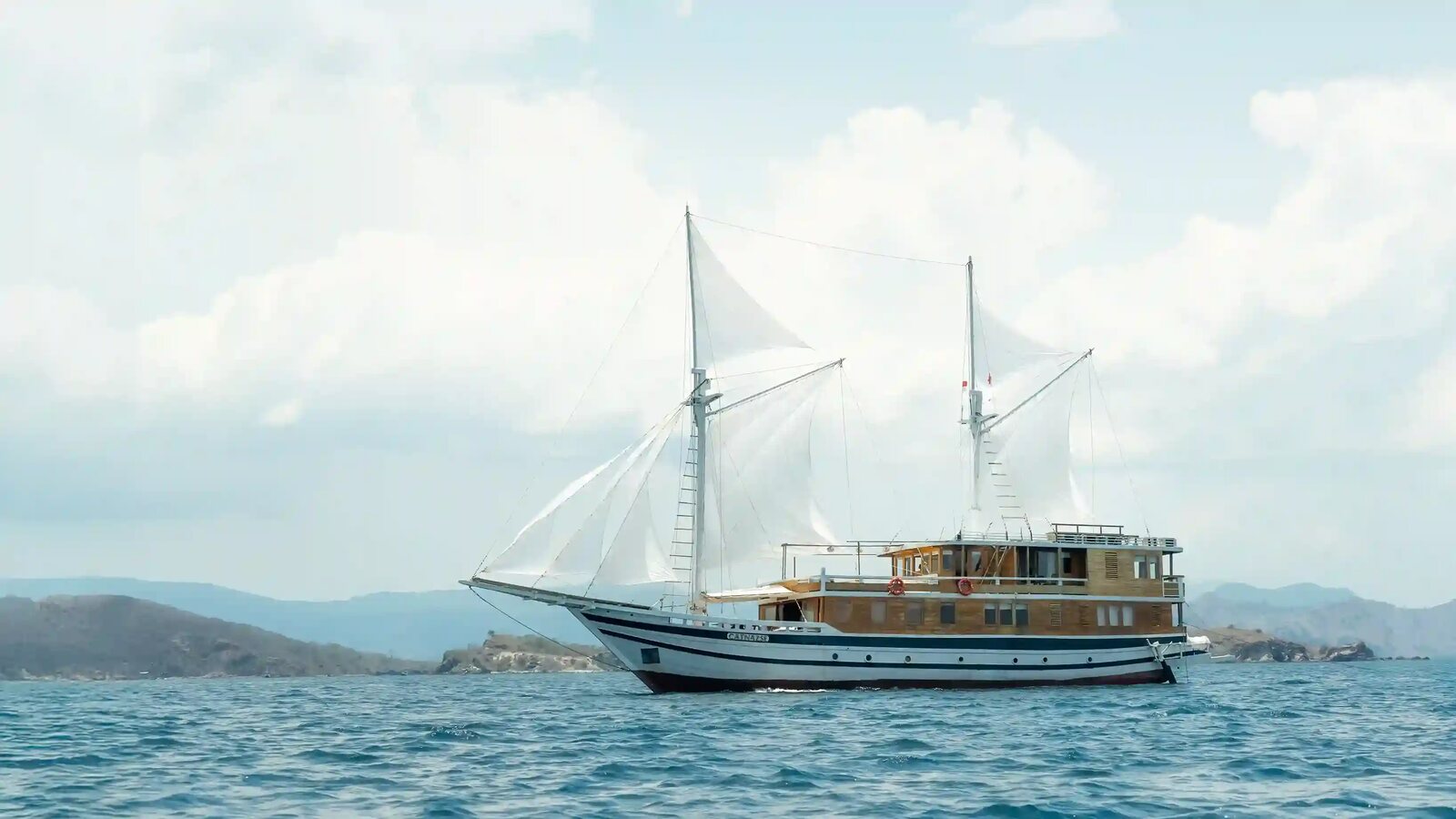 Komodo September 2026 Boat Tours: Weather, Prices & Booking Tips
