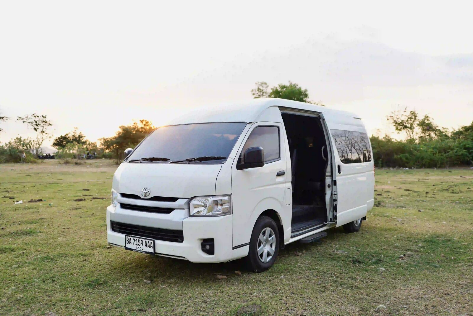 Booking 2027 Komodo Airport Transfers for Large Groups: A Comprehensive Guide