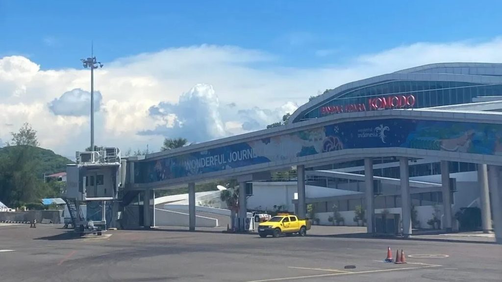Labuan Bajo Airport Guide 2026: Terminal, ATMs, SIM Cards & Pickup Point
