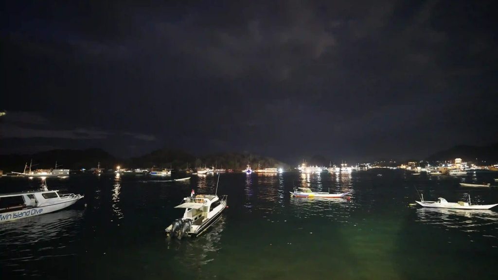 Arriving at Komodo Airport at Night: Pickups, Nearby Hotels and a Calm First Evening