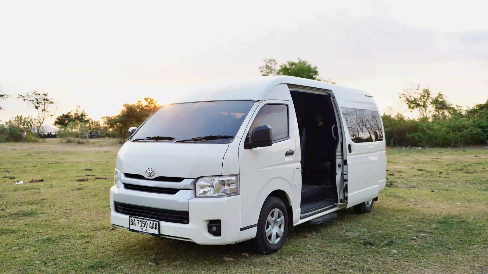 Private Driver vs Rental Car in Labuan Bajo: Why We Don’t Recommend Self-Drive